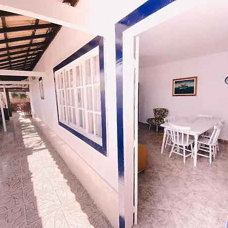 Casa com churrasqueira e 3 quartos - Centro-3